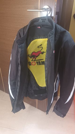 Cazadoras de moto