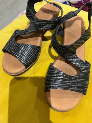 Sandalias planas negras c/plata