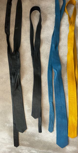 4 Corbatas cuero 
