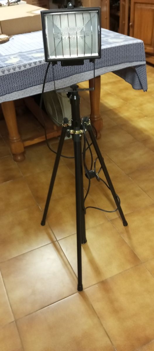 Foco proyector aluminio trípode