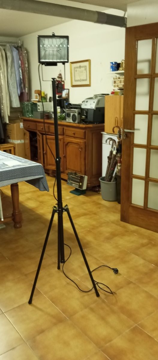 Foco proyector aluminio trípode