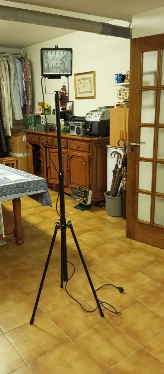 Foco proyector aluminio trípode