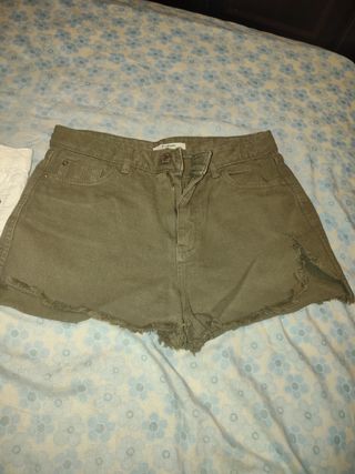 Shorts Stradivarius - Verde Oliva y Blanco