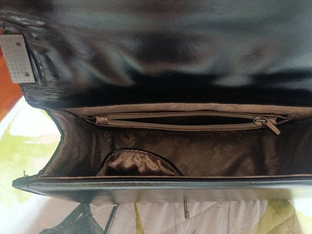 Bolso negro pedrería multicolor