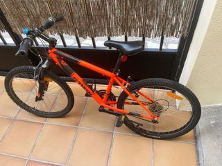 Bicicleta MTB Rockrider 500. 24 pulgadas
