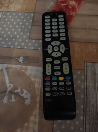 TV TCL 26" negra, como nueva