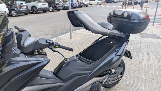 KYMCO AK 550 con garantía