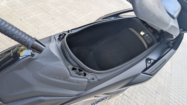 KYMCO AK 550 con garantía