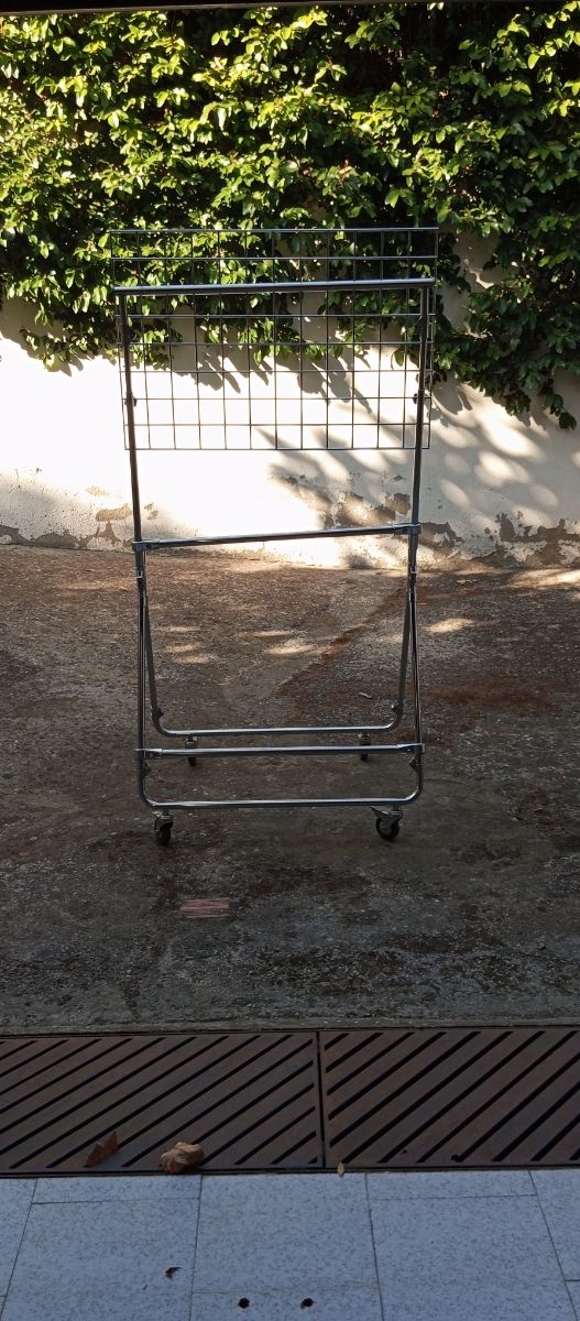 Perchero plegable metálico