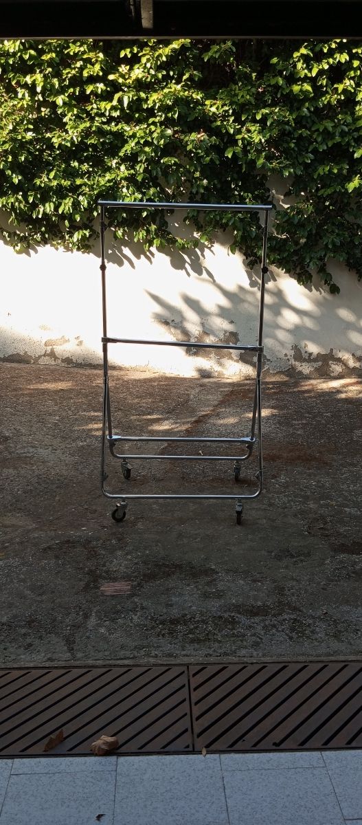 Perchero plegable metálico