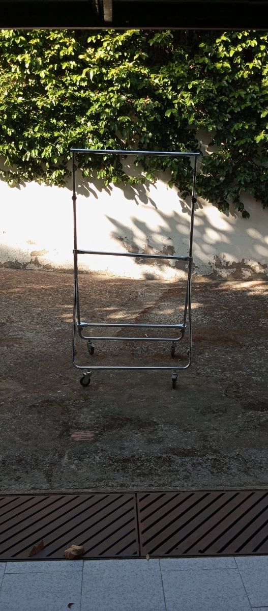 Perchero plegable metálico