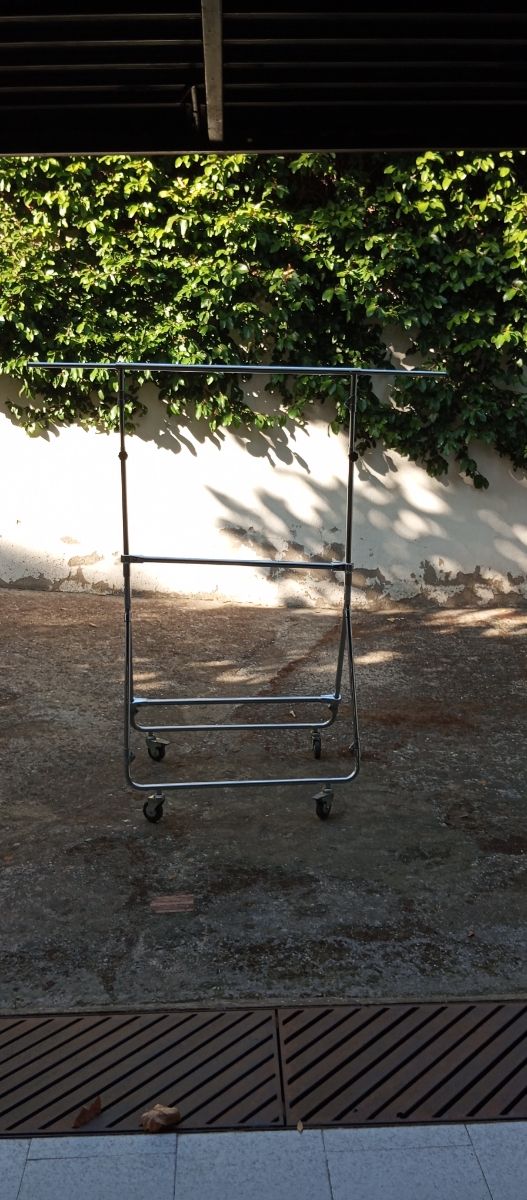 Perchero plegable metálico