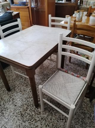 MESA COCINA EXTENSIBLE CON 3 SILLAS