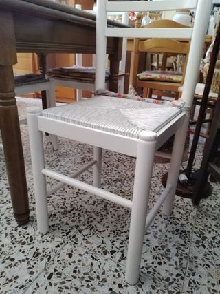 MESA COCINA EXTENSIBLE CON 3 SILLAS