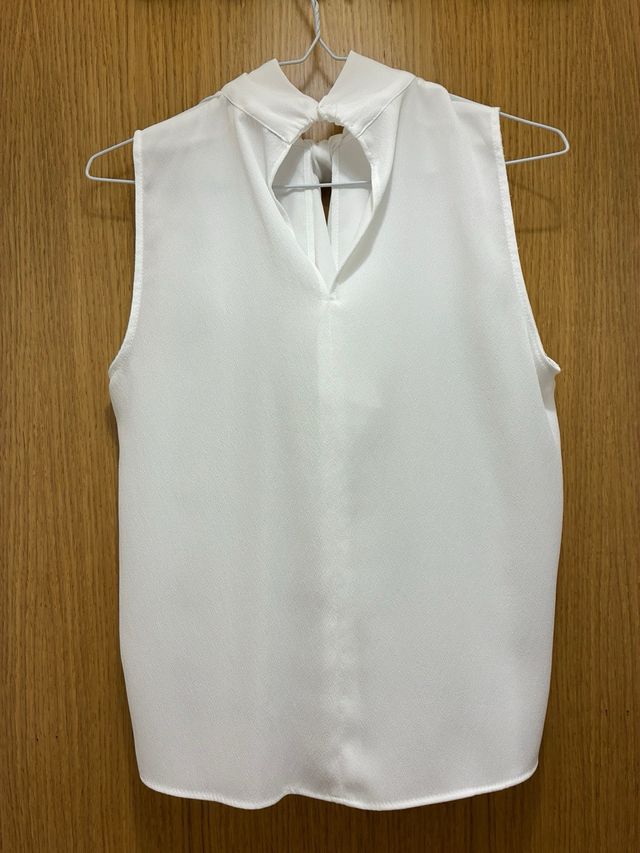 Blusa Zara blanca, lazada y volantes