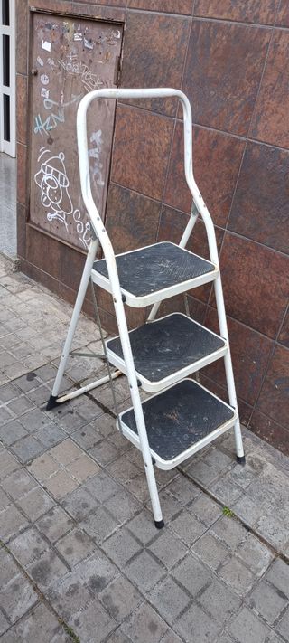 Escalera plegable de hierro de 3 peldaños 
