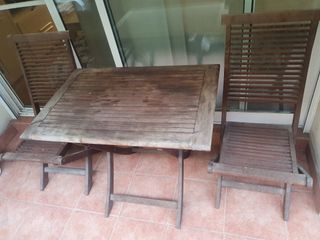 Mesa plegable + 2 sillas -madera