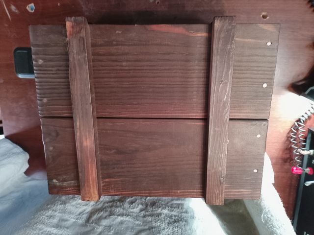 Caja madera antigua con herrajes