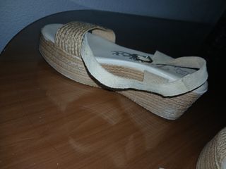 Sandalias beige mujer