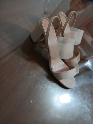 Sandalias beige mujer tacón