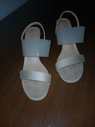 Sandalias beige mujer tacón