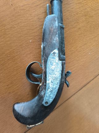 Pistola antigua de juguete