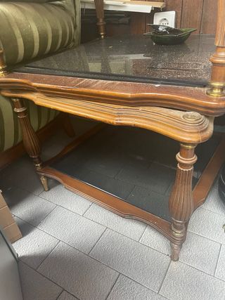 Mesitas ausiliar de madera  maciza con cristal .