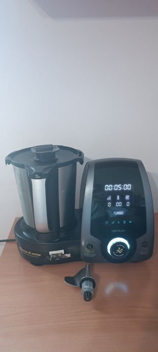 Olla vaporera de cocina Cecotec.