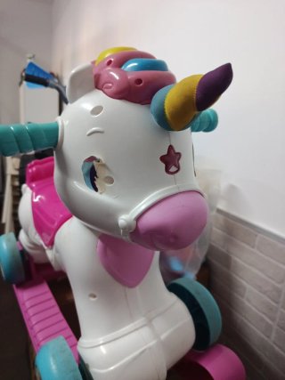 Correpasillos  y balancin unicornio musical