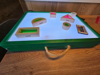 URGE VENDER MESA DE LUZ INFANTIL