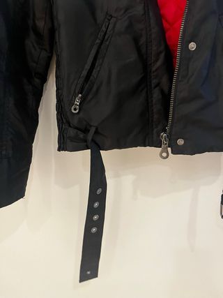 Chaqueta Zara negra y roja 