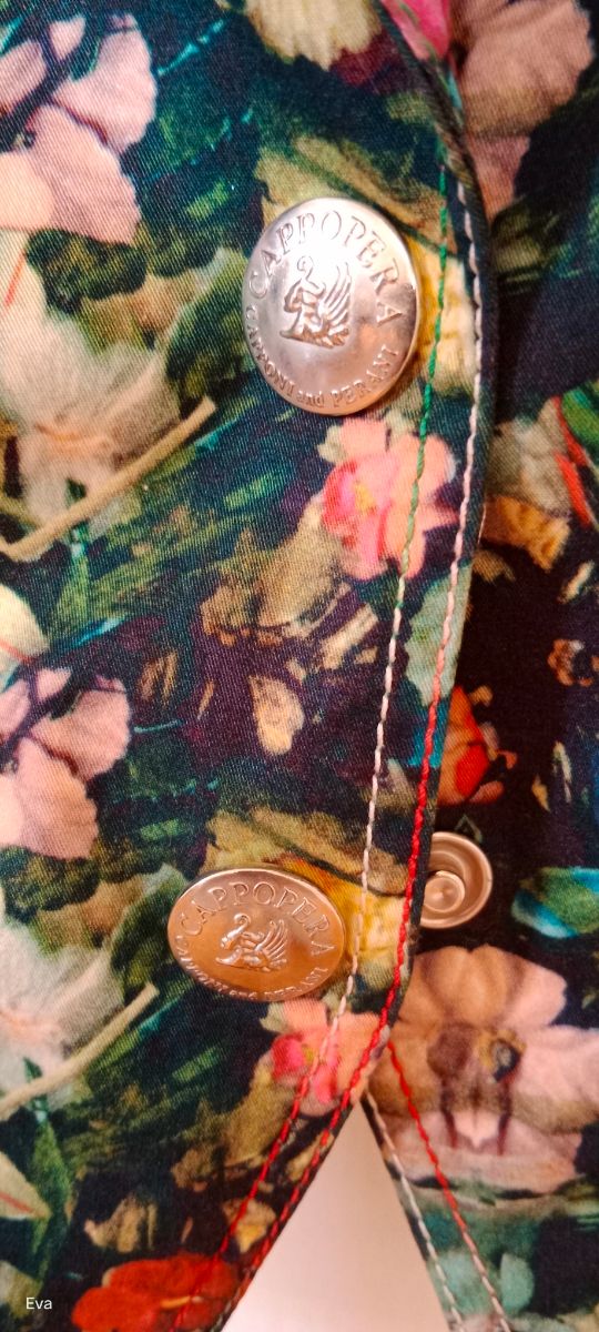 Cazadora Cappopera floral.