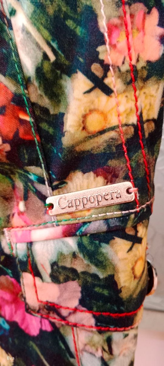 Cazadora Cappopera floral.