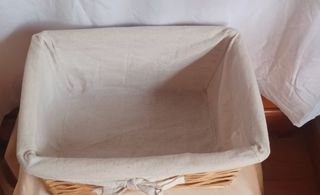 Cesta mimbre forrada lino. Almacenaje