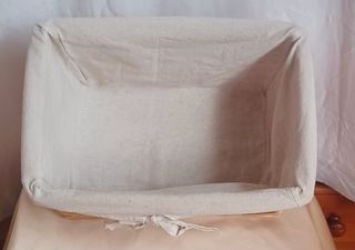 Cesta mimbre forrada lino. Almacenaje