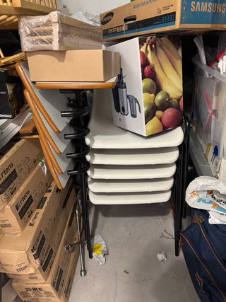 Esqueleto humano + 5 sillas