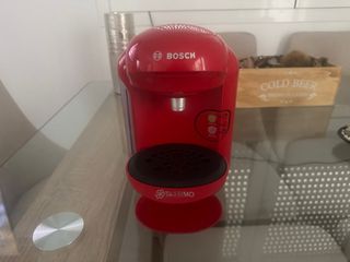 Cafetera Tassimo Bosch roja