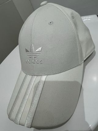 Gorra Adidas blanca c/3 rayas