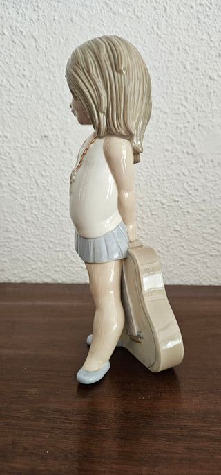Figura porcelana niña guitarra ZAPHIR LLADRÓ