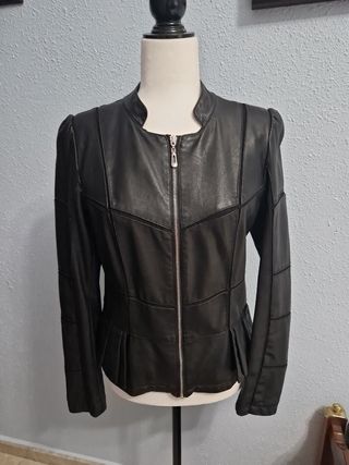 Chaqueta negra piel sintética