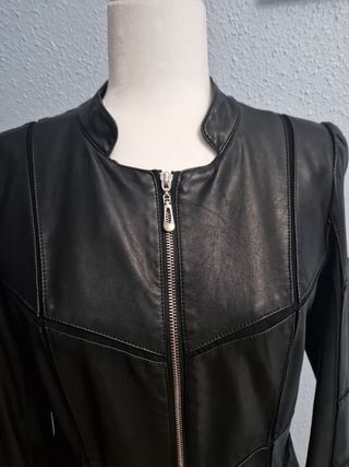 Chaqueta negra piel sintética