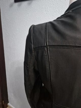 Chaqueta negra piel sintética