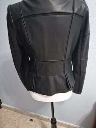 Chaqueta negra piel sintética