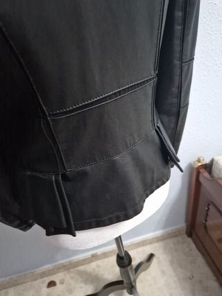 Chaqueta negra piel sintética