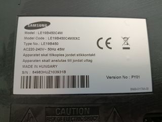 Smart TV Samsung 18" negra con mando.