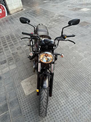 Moto Guzzi V7 II: Cafe Racer Negra