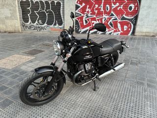 Moto Guzzi V7 II: Cafe Racer Negra