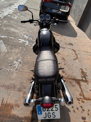Moto Guzzi V7 II: Cafe Racer Negra