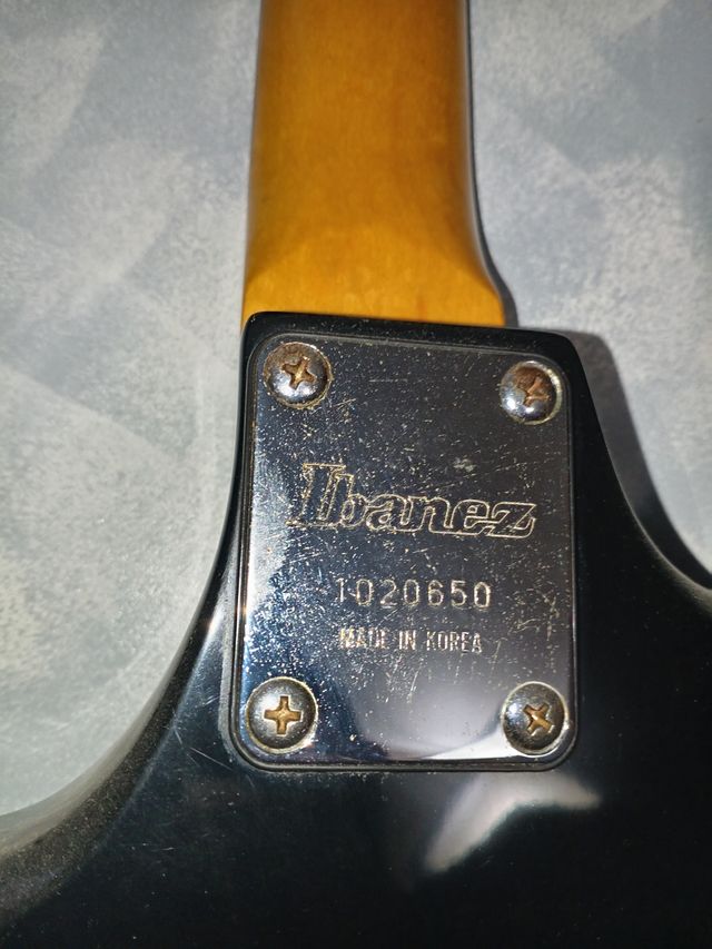 Guitarra Ibanez + Amplificador Peavey