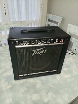 Guitarra Ibanez + Amplificador Peavey
